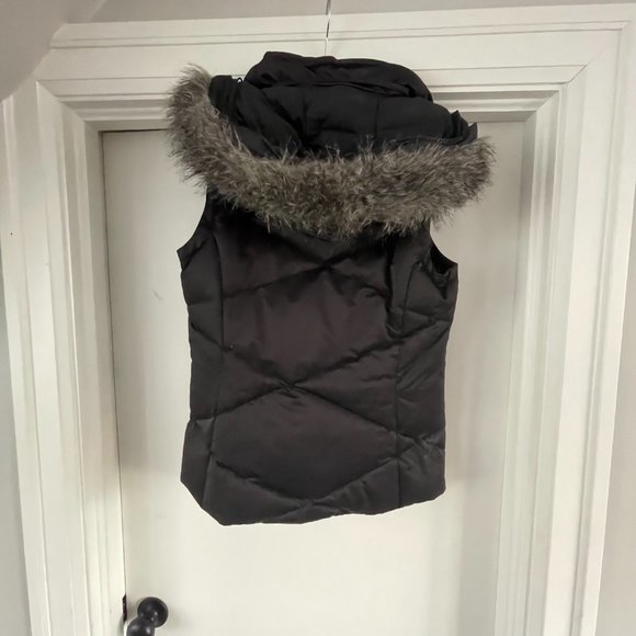 Columbia vest (Size S) Black Color - Picture 2 of 3